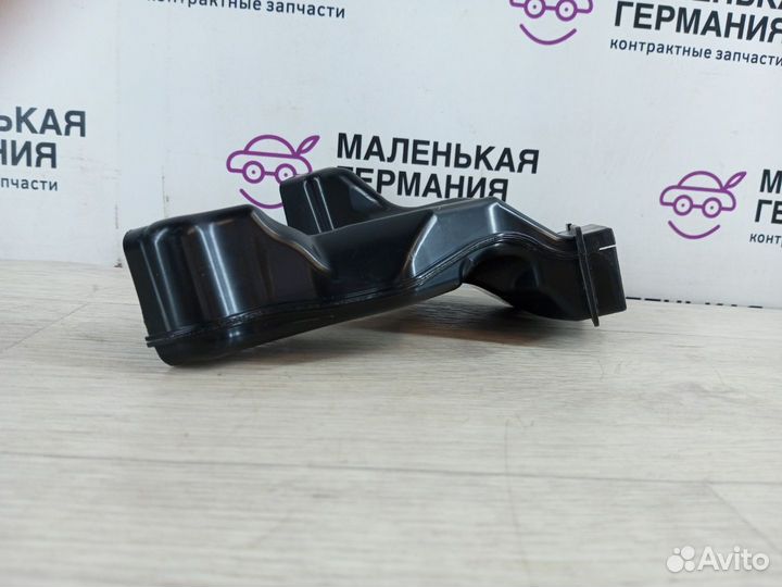 Водосток планки обтекателя (жабо) лев. BMW M5 F90