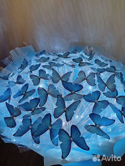 Светящийся букет из бабочек