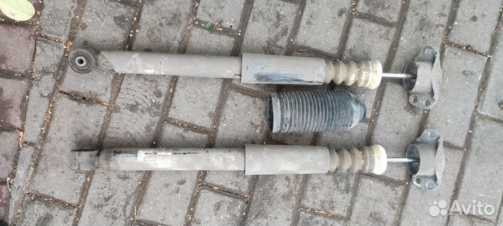 Стойки передние Шкода Рапид 2017