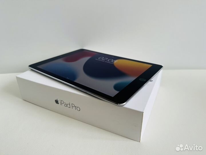 iPad Pro 9,7' 32 GB с родным чехлом-клавиатурой