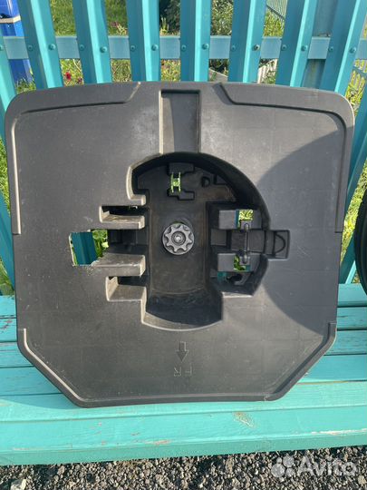 Отсек над запасным колесом