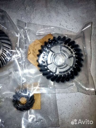 Шестерни редуктора на лодочный мотор Yamaha 9.9-15