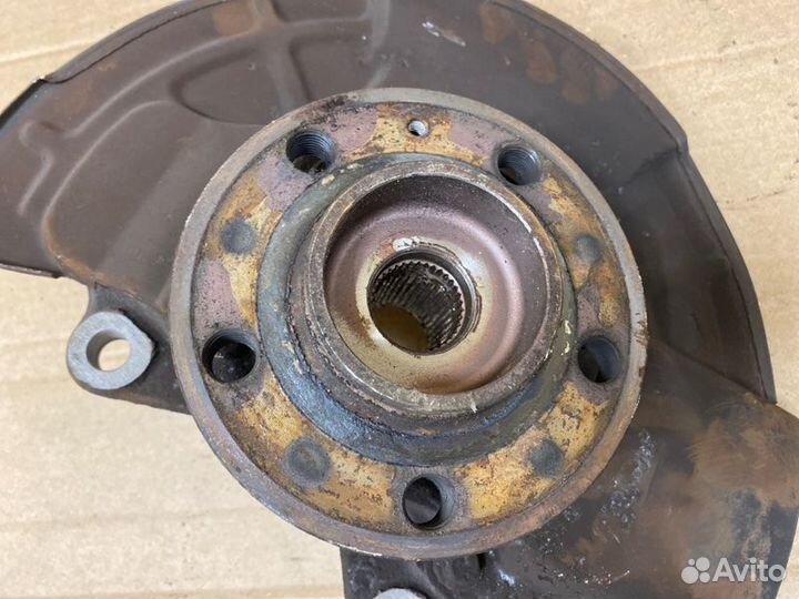 Кулак поворотный передний левый Volvo Xc90 UK