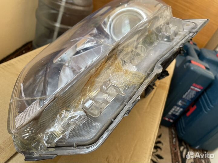 Фара левая toyota prius 30