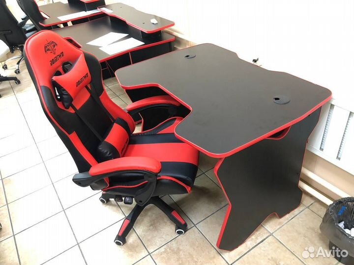 Компьютерный стол геймерский игровой Скай