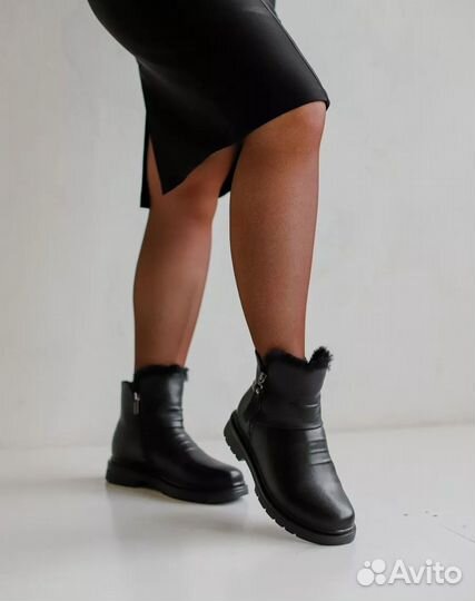 Продам новые зимние женские ботинки baden