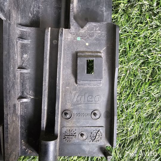 Кронштейн радиатора правый BMW 116i F20