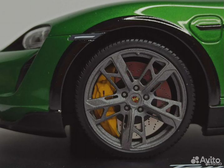 Porsche Taycan Turbo S Cross Turismo