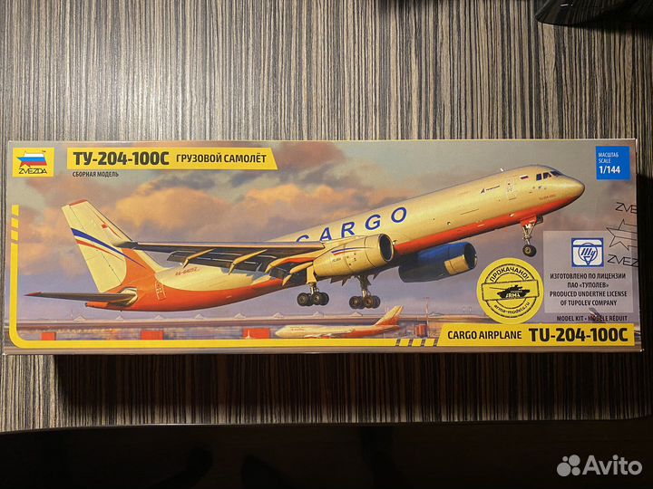Сборная модель самолета Ту-204 1:144