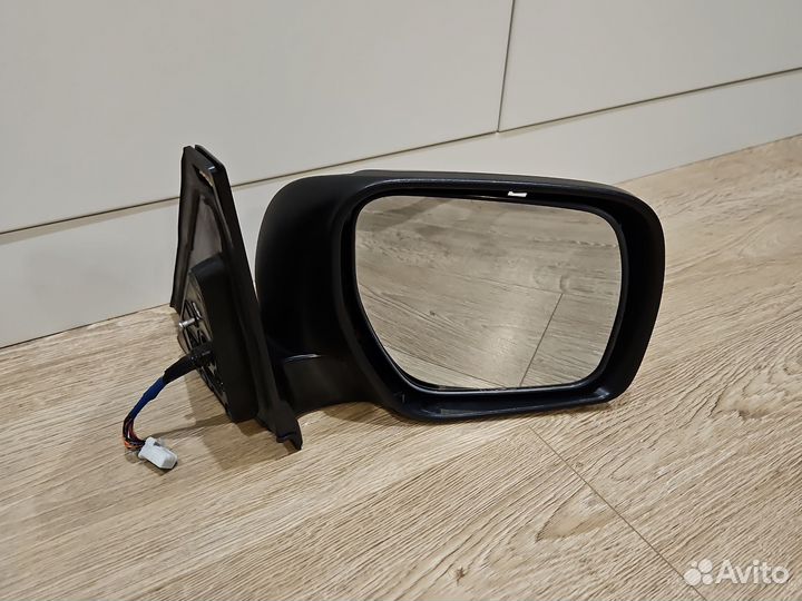 Правое зеркало на mitsubishi pajero 4