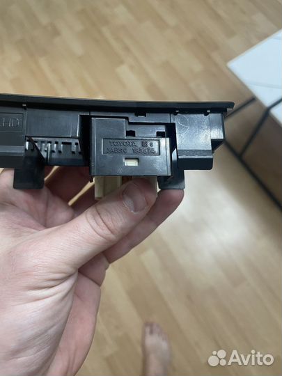 Рамка и кнопки регулировки зеркал