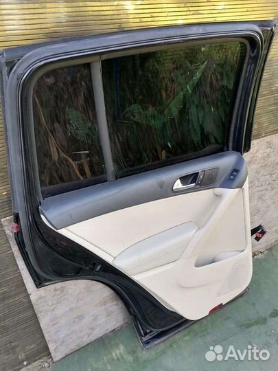 VW Tiguan 1 дверь зл