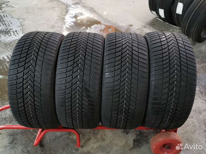 Bridgestone Blizzak LM-005 295/40 R21
