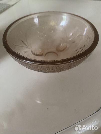 Розетки из цветного стекла. Забронировано