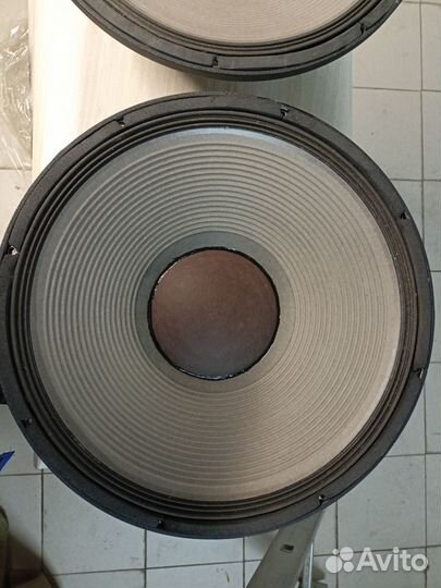 Динамики JBL