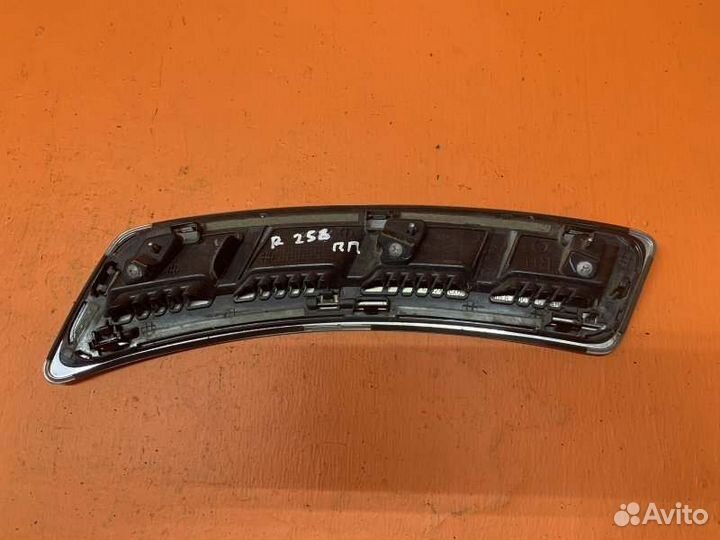 Накладка крыла передняя правая Infiniti Fx35 S51