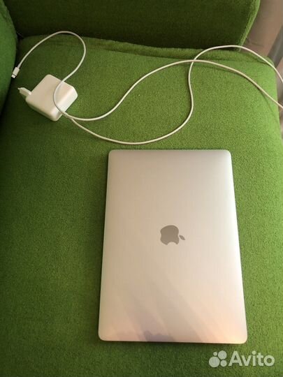 Продам MacBook Pro 13 2020 i5 16/256gb