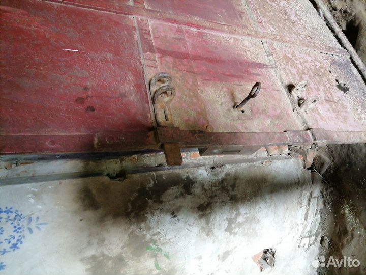 Старинная кованая дверь