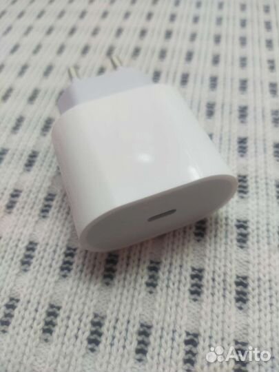 Зарядное AirPods, iPhone