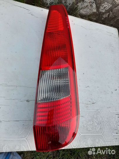 Правый задний фонарь Ford Fiesta 2002-2008 г.в