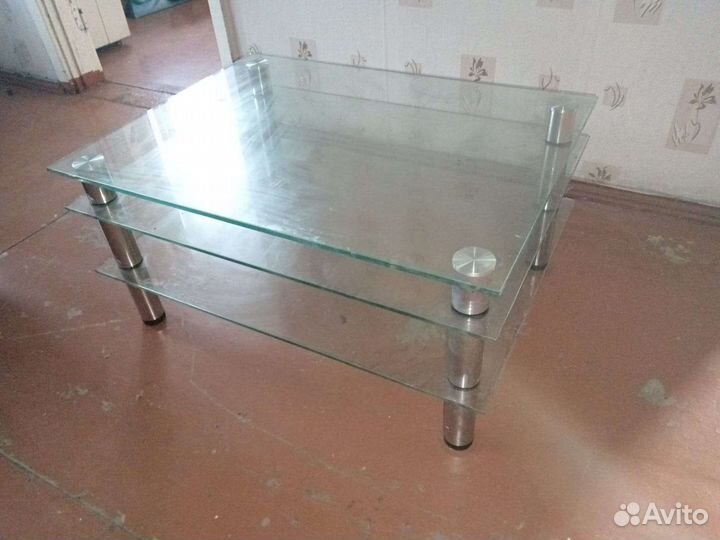 Стеклянный столик
