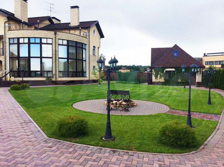 Коттедж 1100 м² на участке 24 сот.