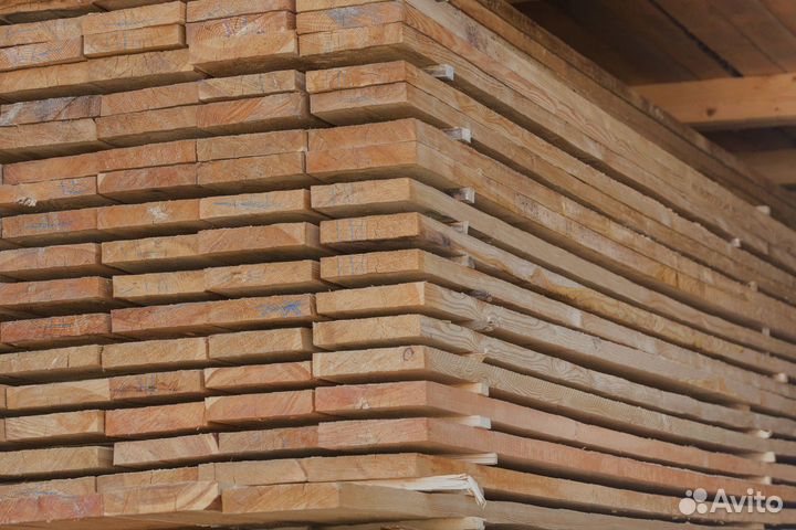 Качественные доски из сосны для вашего участка