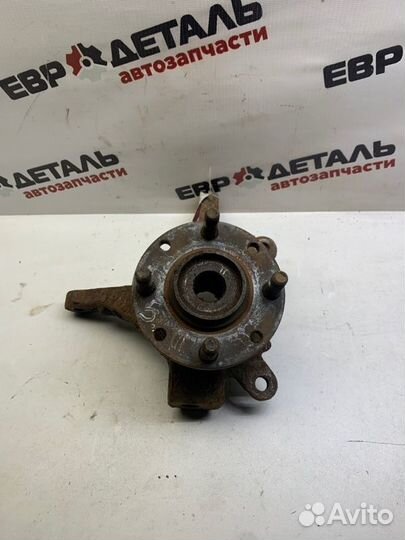 Кулак поворотный передний правый Mitsubishi