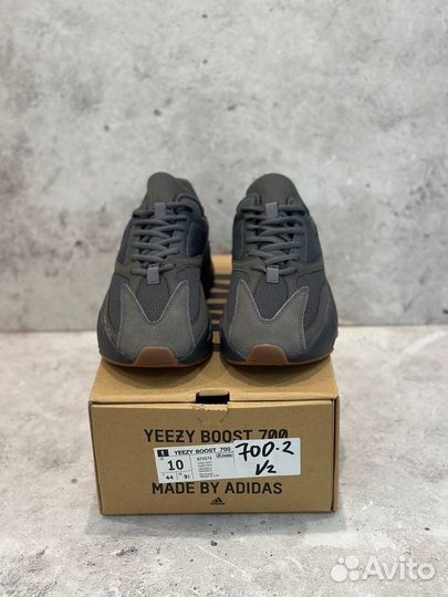 Кроссовки Adidas Yeezy Boost 700 v2