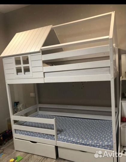 Детская двухярусная кровать домик