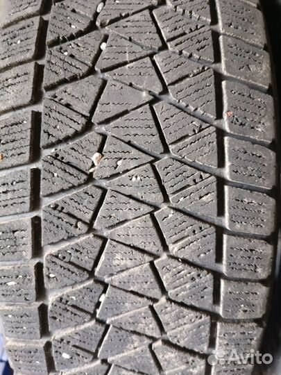 Bridgestone Blizzak DM-V2 225/65 R17