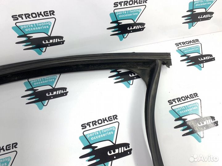 Направляющая стекла двери передняя левая Bmw X5