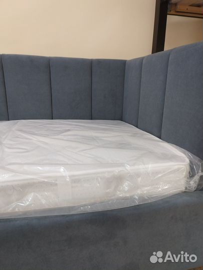 Кровать интерьерная 