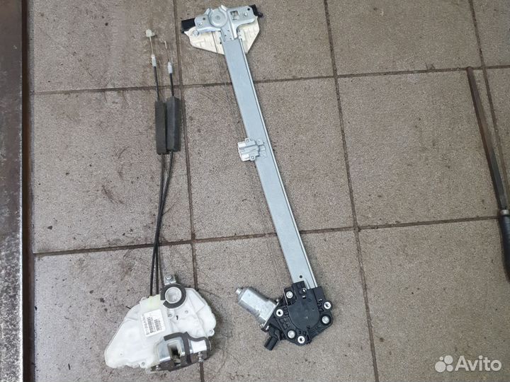 Замок двери передний правый Honda CR-V 3