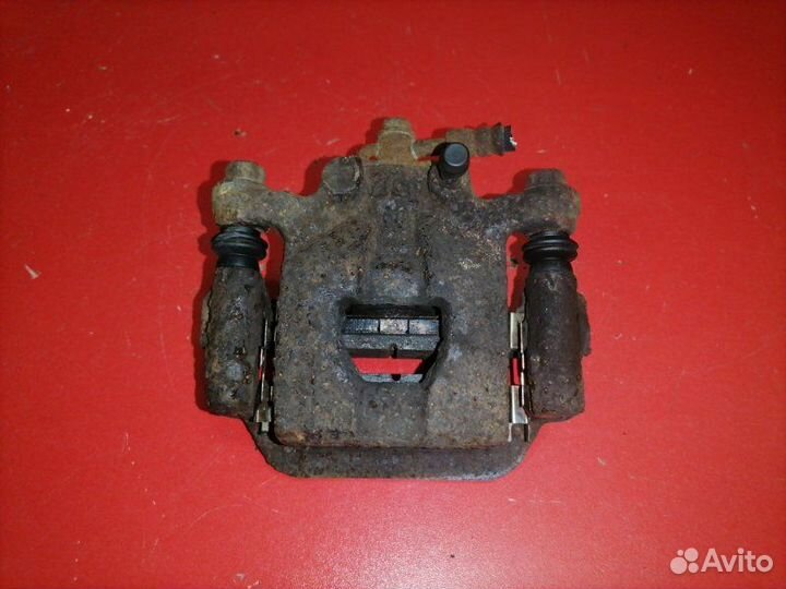 Суппорт задний правый Nissan Qashqai J10 MR20DE