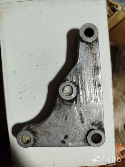 Крепление насоса гура Мерседес с мотором 112