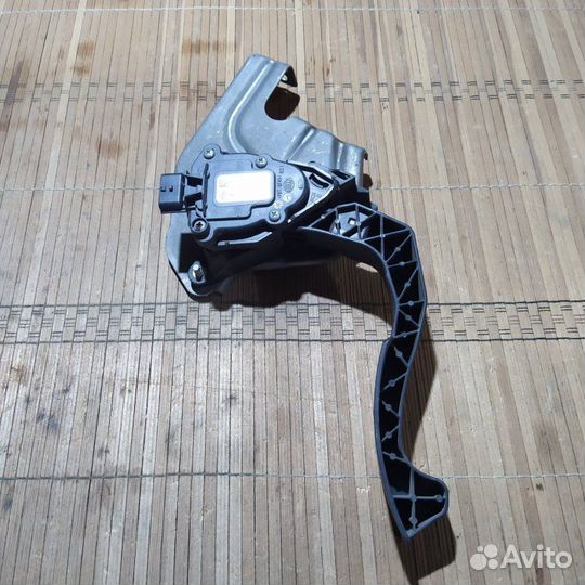 Педаль газа Renault Logan 2 седан 1.6 2018