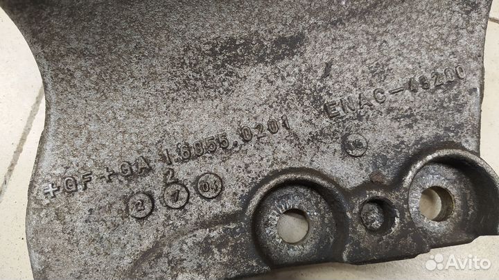 Кронштейн кпп A6 C6,4F 2005-2011