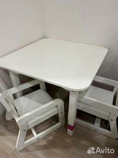 Стол и 2 стульчика
