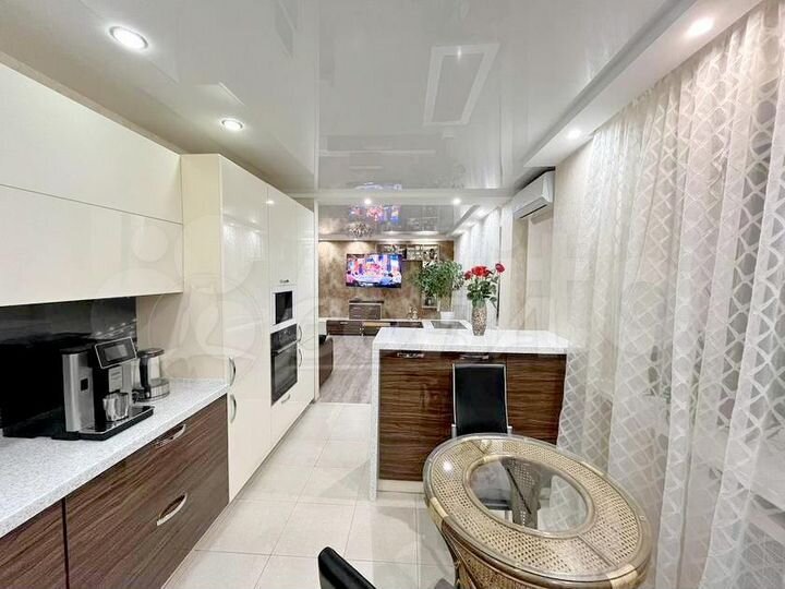 2-к. квартира, 87 м², 5/16 эт.