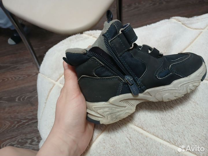 Обувь для мальчика разная