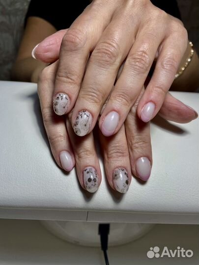 Укрепление ногтей гелем, покрыт гель лаком