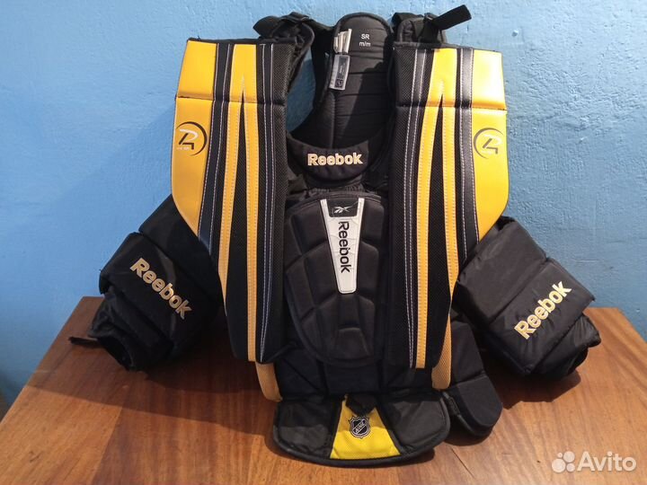 Вратарская хоккейная форма