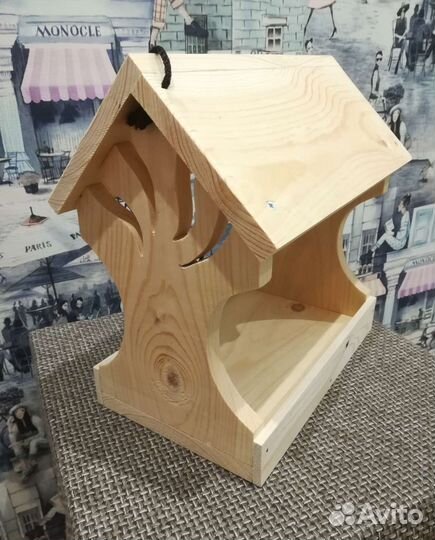 Кормушка и скворечник для птиц