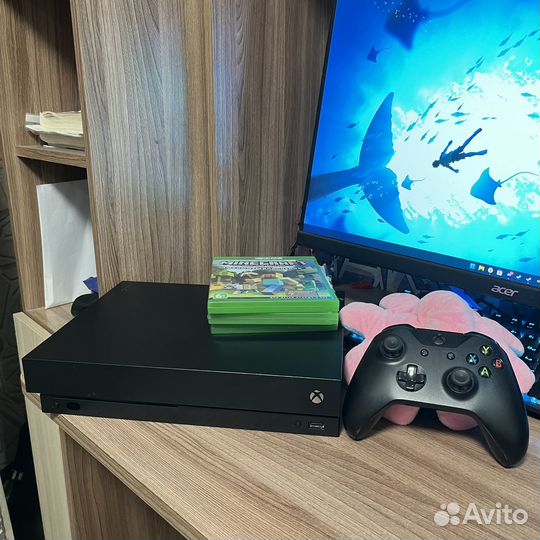 Xbox ONE X 1TB с играми и геймпадом