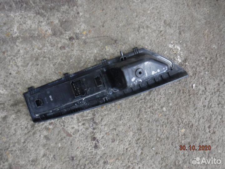 Блок управления стеклоподъемниками передний левый