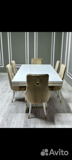 Стол и стулья