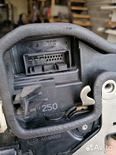 Замок двери задний правый Bmw 7 E65/E66