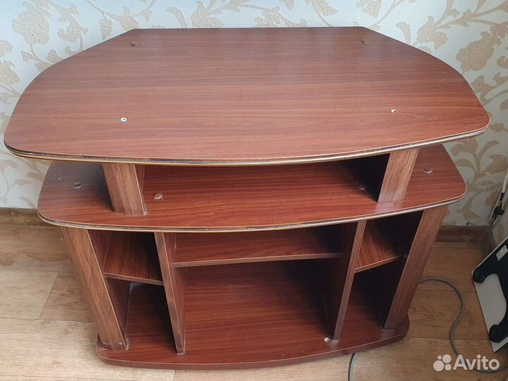 Стол под телевизор