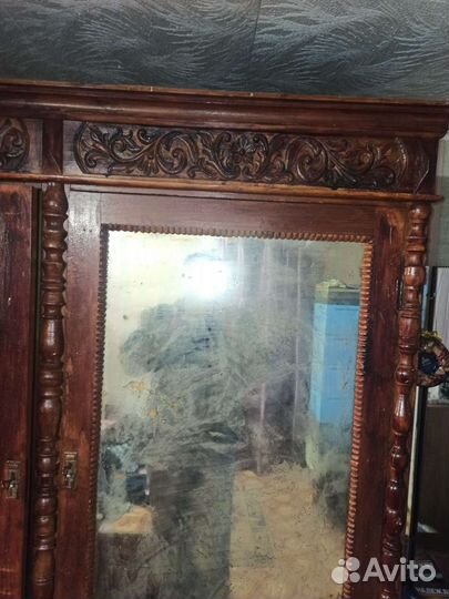 Шкаф старинный